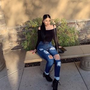 Meet your Posher, Leslie